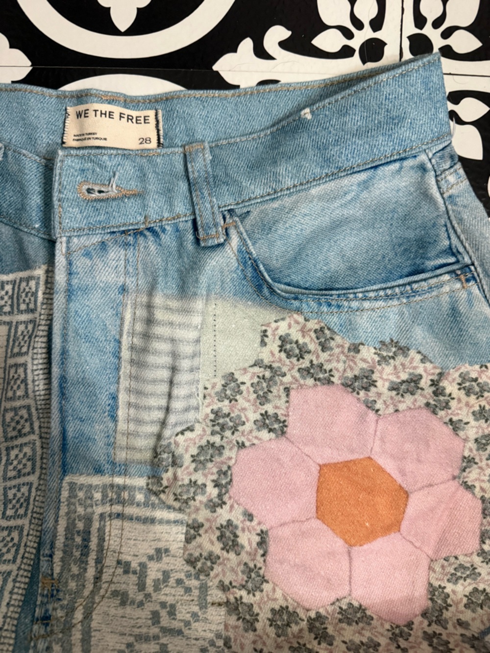 Free People We The Free Illusions Patchwork
Printed Jeans - Picture 14 of 14